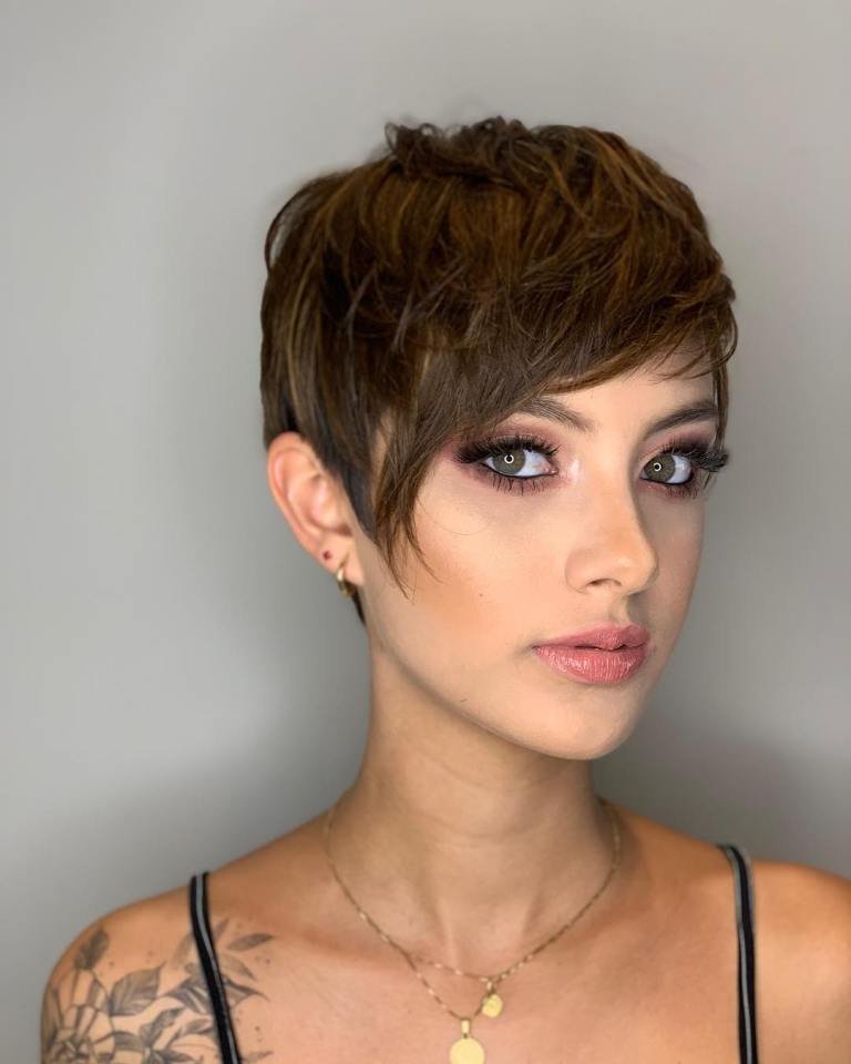 Pixie Cut Hairstyles for Oval Faces